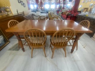 Comedor clásico antiguo con 6 sillas
