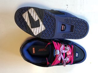 Zapatillas Globe Talla 40 Negras y Azules