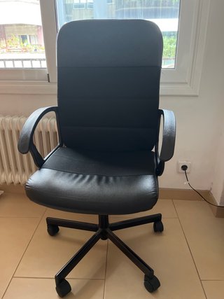 Silla de estudio giratoria negra