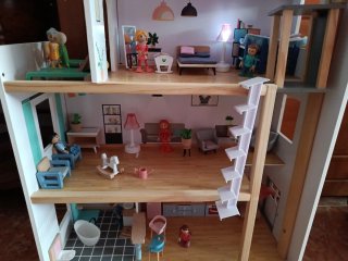 Casita de muñecas con accesorios