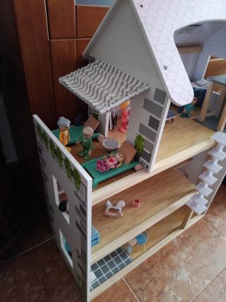 Casita de muñecas con accesorios