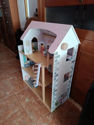 Casita de muñecas con accesorios