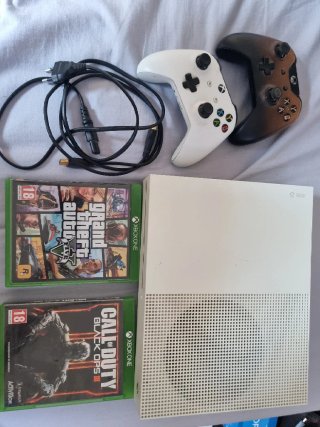Consola Xbox One S + 2 Giochi
