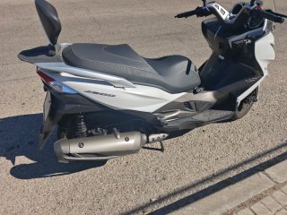 Kawasaki J300 Maxi Scooter