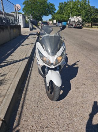 Kawasaki J300 Maxi Scooter