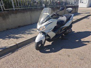 Kawasaki J300 Maxi Scooter