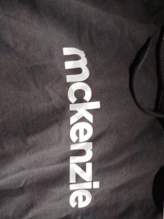 Sudadera McKenzie Negra