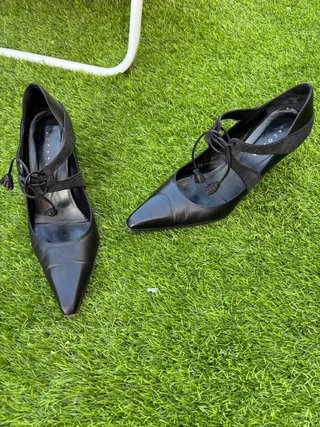 Zapatos de tacón Acosta negros