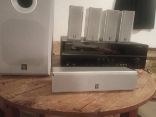 Home Cinema Yamaha gris y Negro
