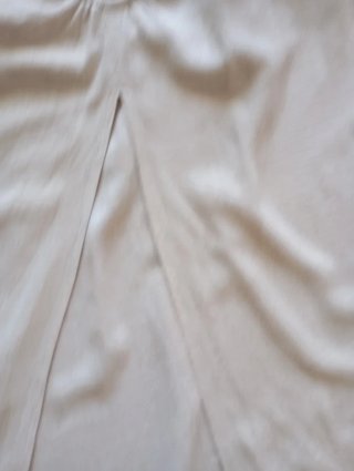 Falda midi Stradivarius beige con anillos
