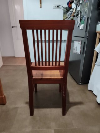 4 Sillas de madera