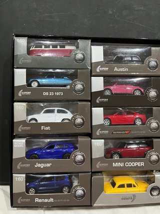 Lote 15 coches clásicos a escala 1:60
