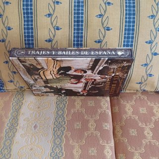Trajes y Bailes de España - Libro