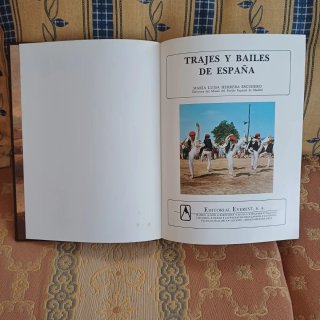 Trajes y Bailes de España - Libro