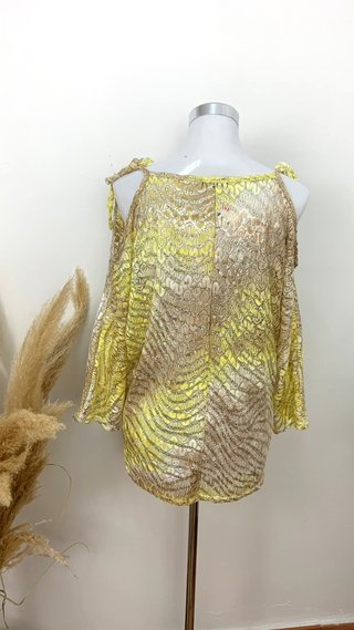 Blusa top escote pico hombros descubiertos brillos