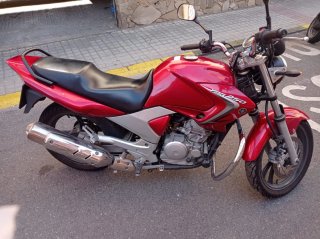 Yamaha YBR 250 Naked Roja