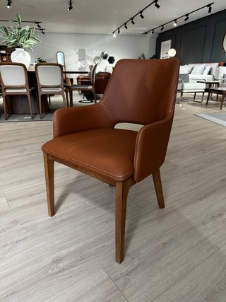 Silla de comedor de cuero y madera