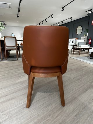 Silla de comedor de cuero y madera