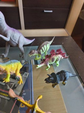 Lote 24 figuras dinosaurios