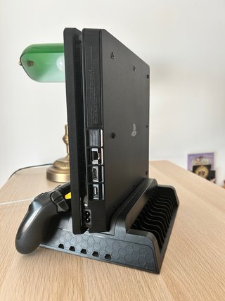 PS4 Slim 500GB + Mando + Base Carga