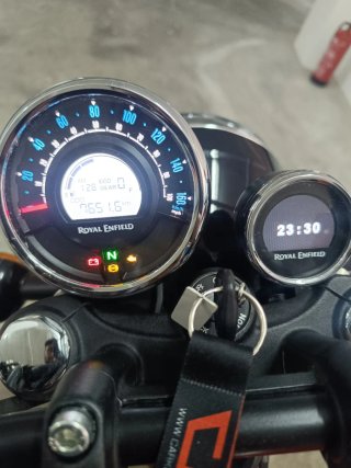 Royal Enfield Meteor 350 Roja y Negra