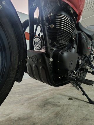 Royal Enfield Meteor 350 Roja y Negra