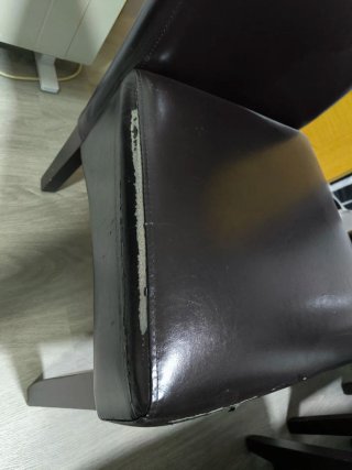 Conjunto mesa y Silla de comedor en polipiel