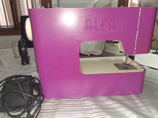 Máquina de coser Alfa color fucsia