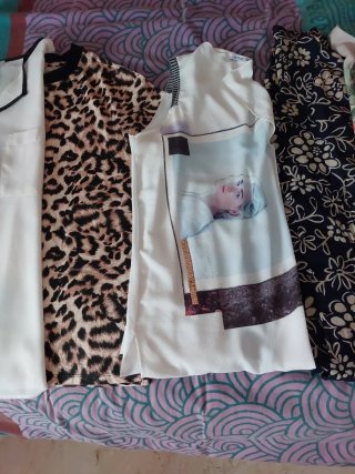 Blusas Multicolor y Blancas