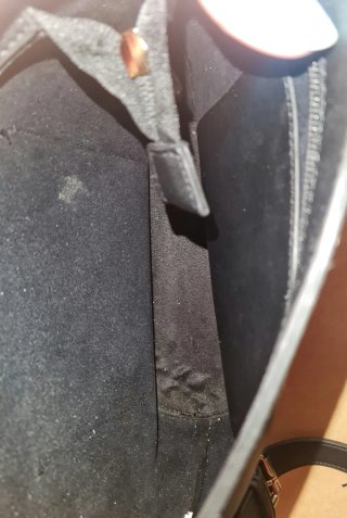Bolso negro con hebilla dorada Sin marca