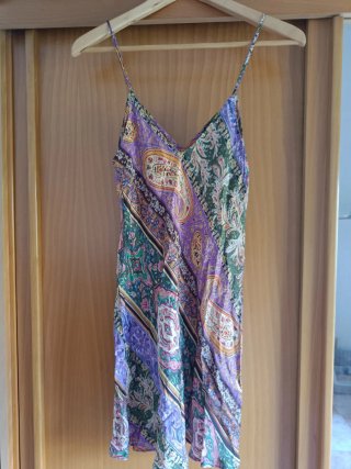 Vestido lencero estampado verde y morado