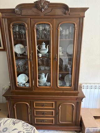 Mueble de salón de madera y cristal 100
