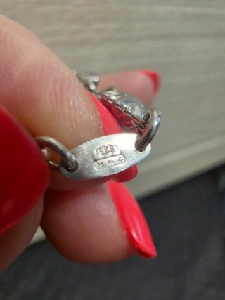 Pulsera de plata con dijes