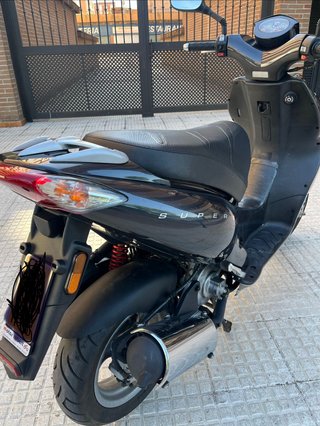 Kymco Super 9 Scooter Negra 50cc