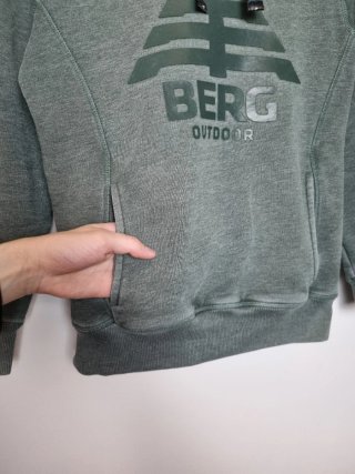 Sudadera verde con capucha