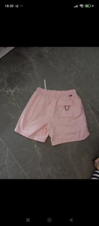 Bañador corto Nike rosa