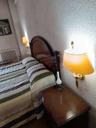 Dormitorio completo madera oscura