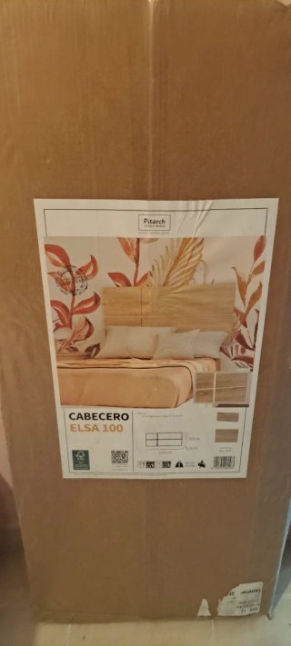 Cabecero de cama beige.