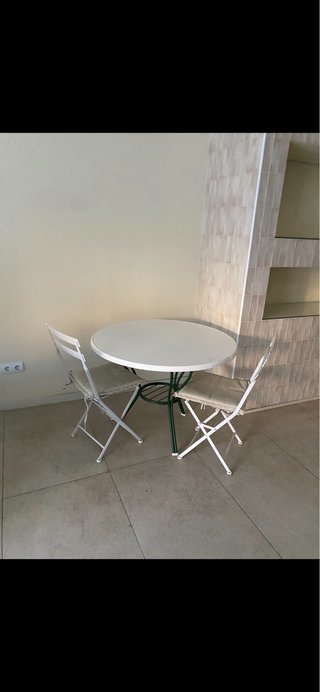 Mesa y 2 sillas de jardín