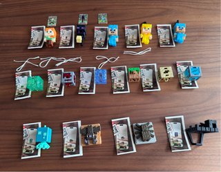 Minecraft Kinder Joy Figuras y Cartas