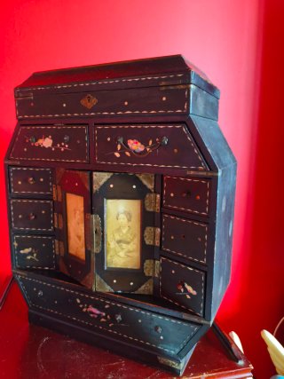 Antiguo Mueble joyero lacado con nacar japones