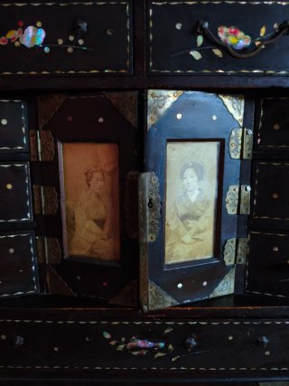 Antiguo Mueble joyero lacado con nacar japones