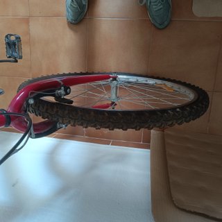 Bicicleta  roja y blanca