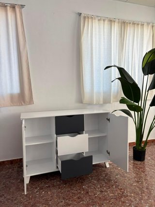 Mueble de salón blanco y negro