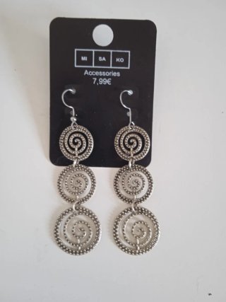 Pendientes largos plateados espirales