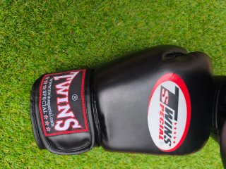 Guantes de boxeo Twins 10 oz negros [Nuevos]