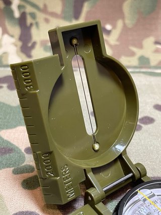 Brújula militar verde