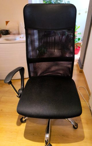 Silla de oficina ergonómica negra
