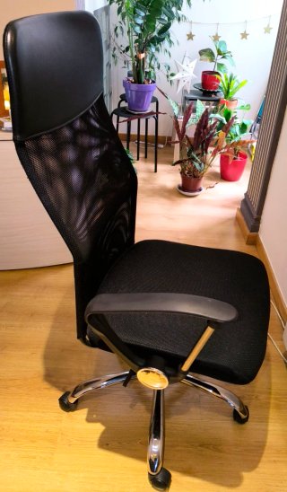 Silla de oficina ergonómica negra