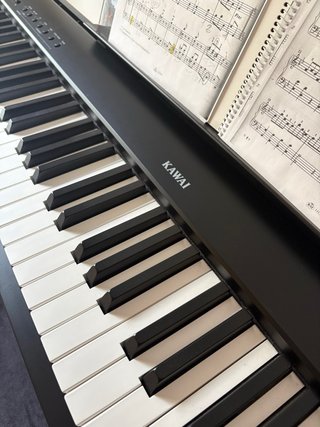 Piano Eléctrico Kawai ES110 + Banqueta + pie